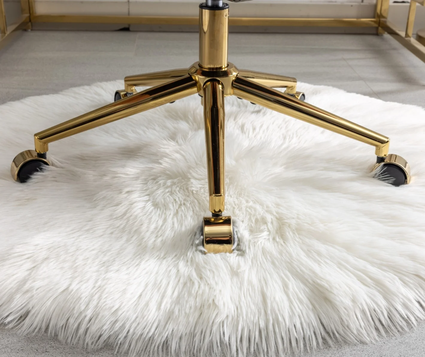 Furniture Office Chair,  Artificial Rabbit Hair Makeup Vanity Chair Chair, 360 Comfy Swivel Armchair with Wheels, Modern Height Adjustable Cute Vanity Chair for Living Room Small Spaces Pink