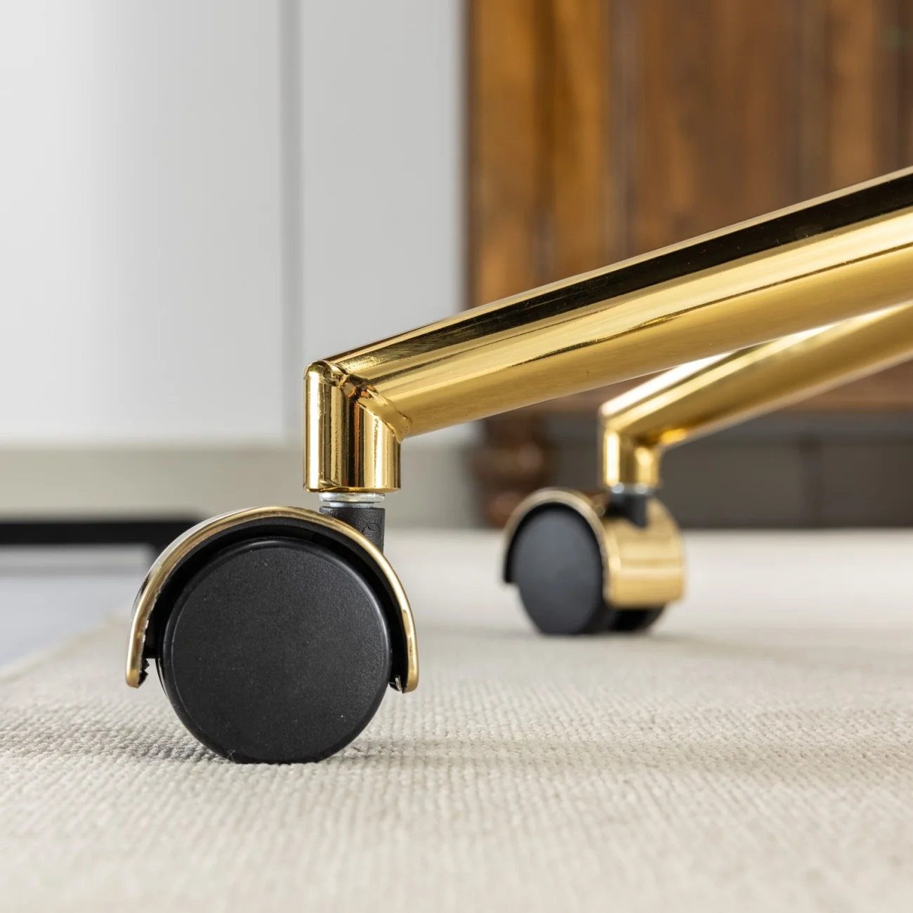 Furniture Office Chair,  Artificial Rabbit Hair Makeup Vanity Chair Chair, 360 Comfy Swivel Armchair with Wheels, Modern Height Adjustable Cute Vanity Chair for Living Room Small Spaces Pink