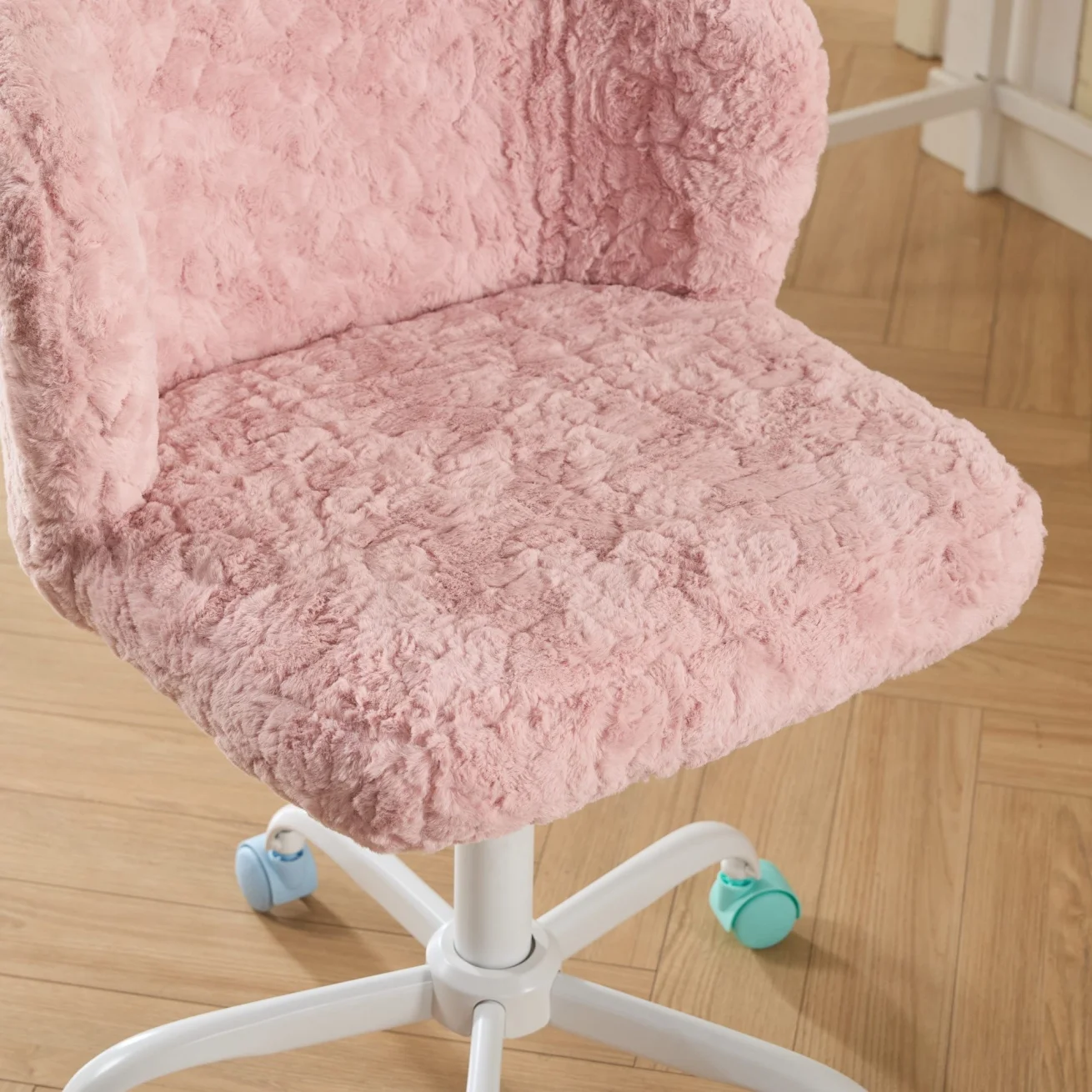 Furniture Office Chair,  Artificial Rabbit Hair Makeup Vanity Chair Chair, 360 Comfy Swivel Armchair with Wheels, Modern Height Adjustable Cute Vanity Chair for Living Room Small Spaces Pink